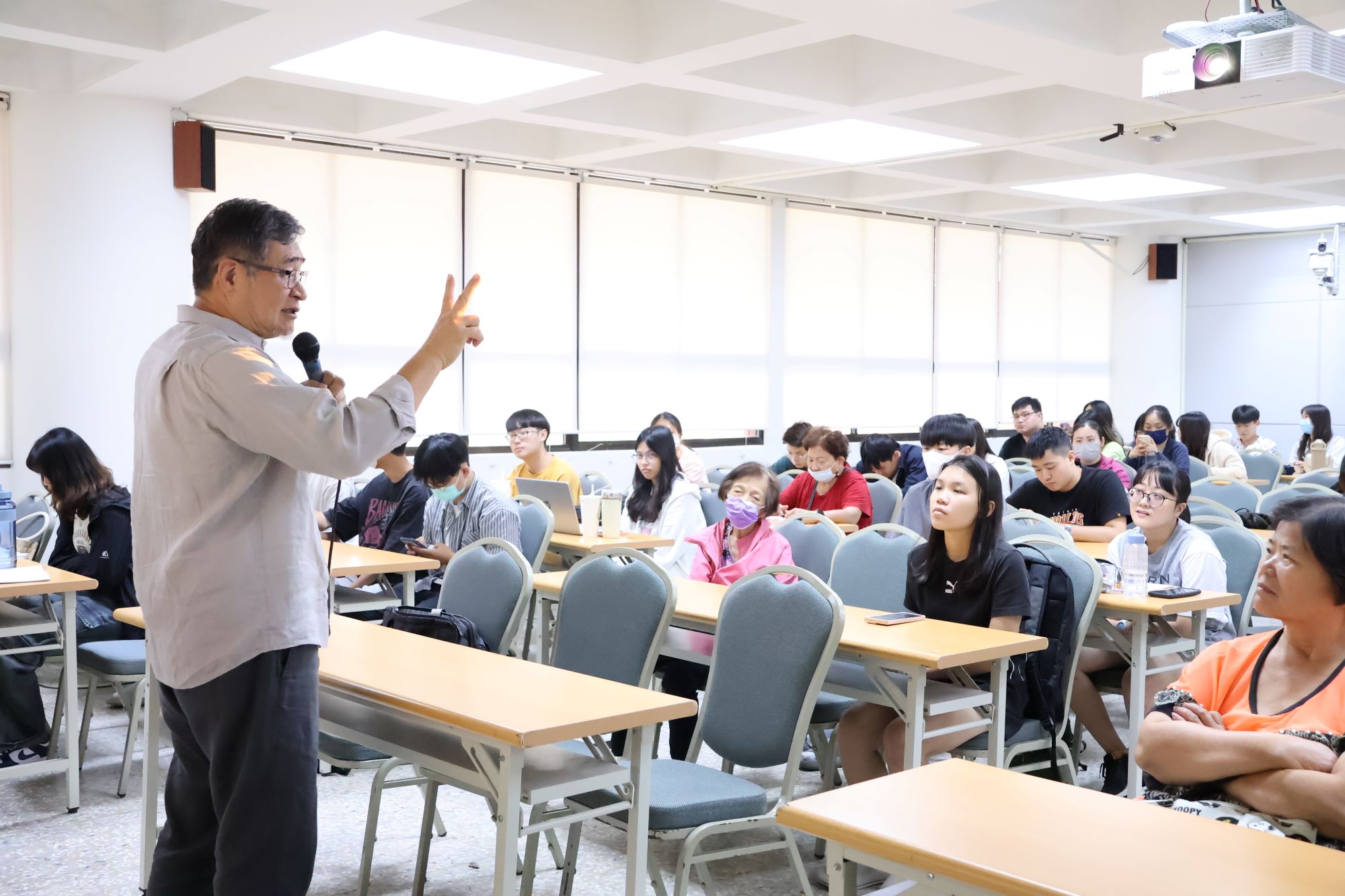 南大通識教育中心、圖書館共同舉辦「悅讀臺南-有蔘仔氣的臺南」講座