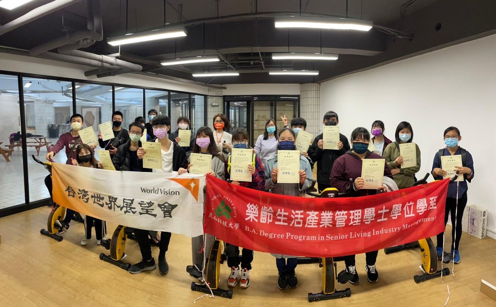 崑大樂活學程帶領弱勢學生參訪教學設備 協助職涯規劃　