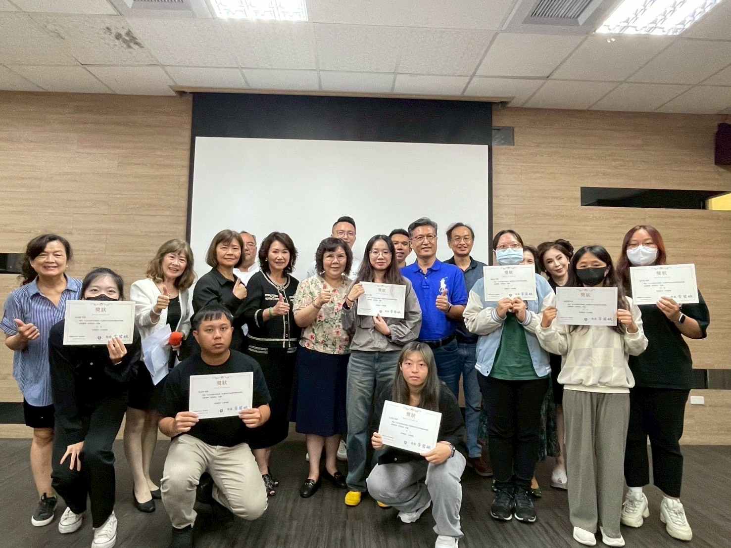 從產地到餐桌全國智慧創新競賽在中華醫事科大舉行  南英商工 中山工商 中華醫大 南台科大 分獲獲高職組及大專組冠軍