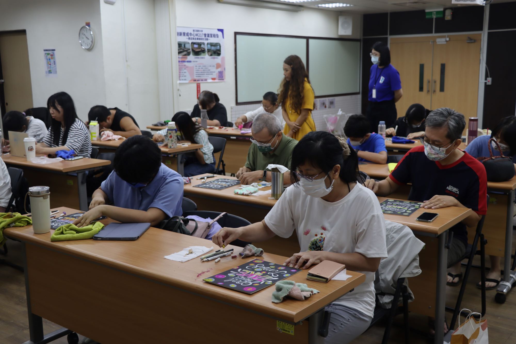 激發創造力：南大學生體驗黑板藝術魅力