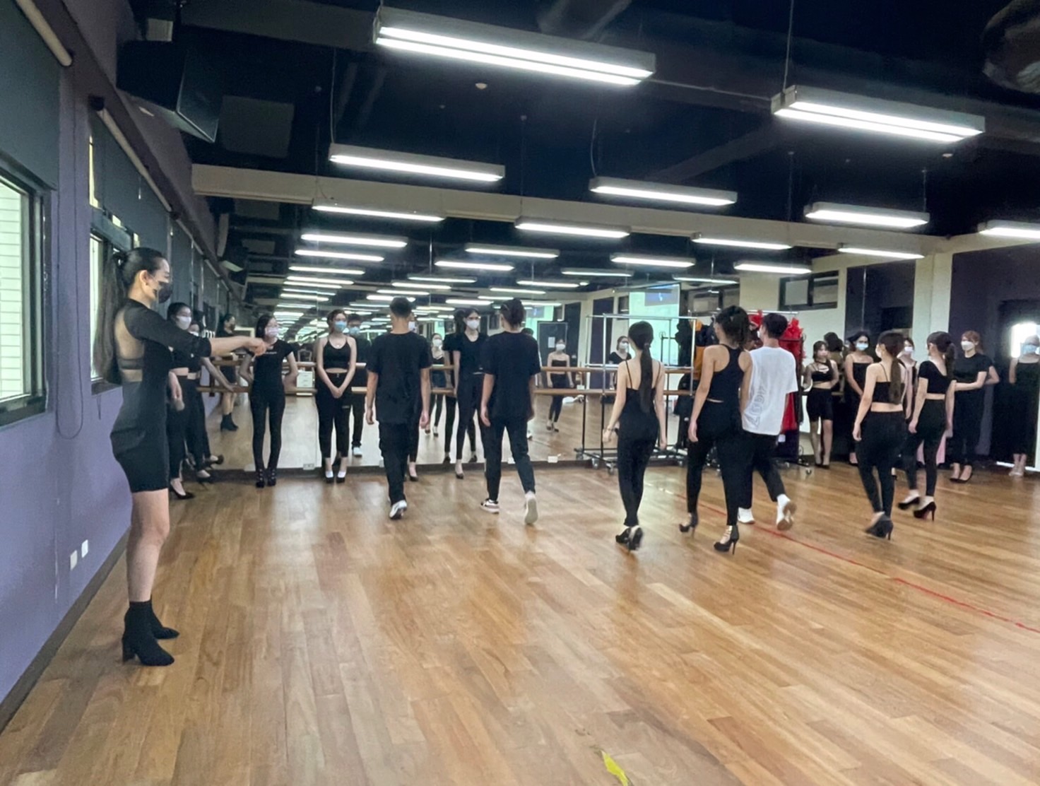 國際級時尚名師齊聚崑山科大時尚學程 指導時尚演藝專業