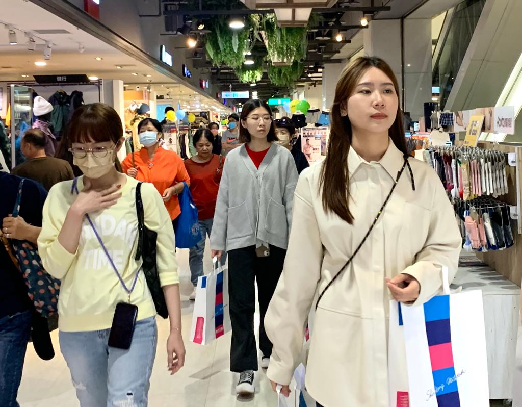 新光三越台南新天地《2023週年慶》超狂滿仟送仟點倒數六天！  品牌祭出超殺折扣搭配超強滿仟送仟點！激推2023週年慶七大『隱』賣王！  《寶可夢遊玩體驗會》11/21登場！更可於新光三越APP扣點換