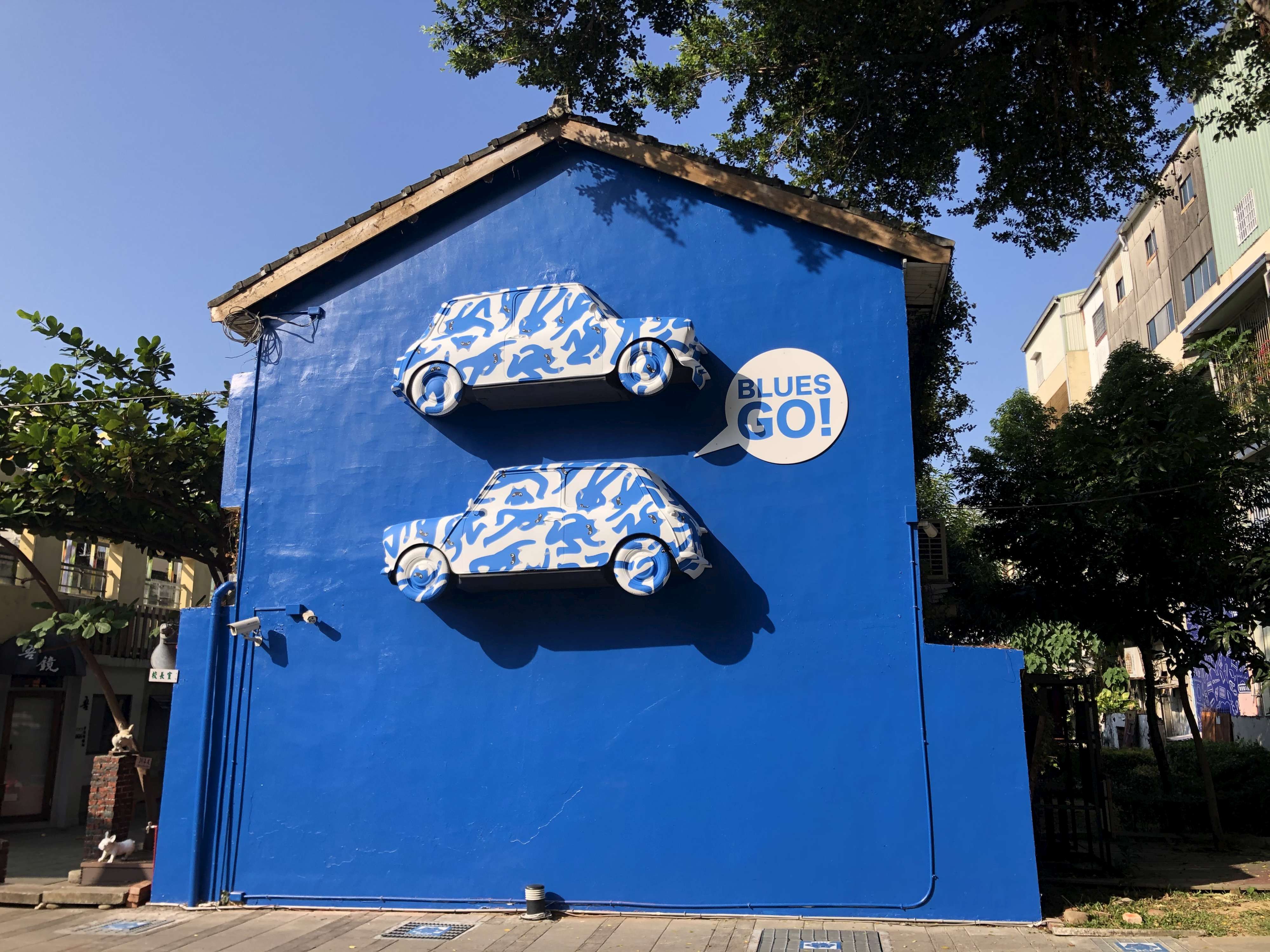 BLUES GO! 藍晒圖文創園區五年有成向前走   藝術家李明道AKIBO創作大型裝置藝術BLUES GO!，帶給園區拍照新感受 