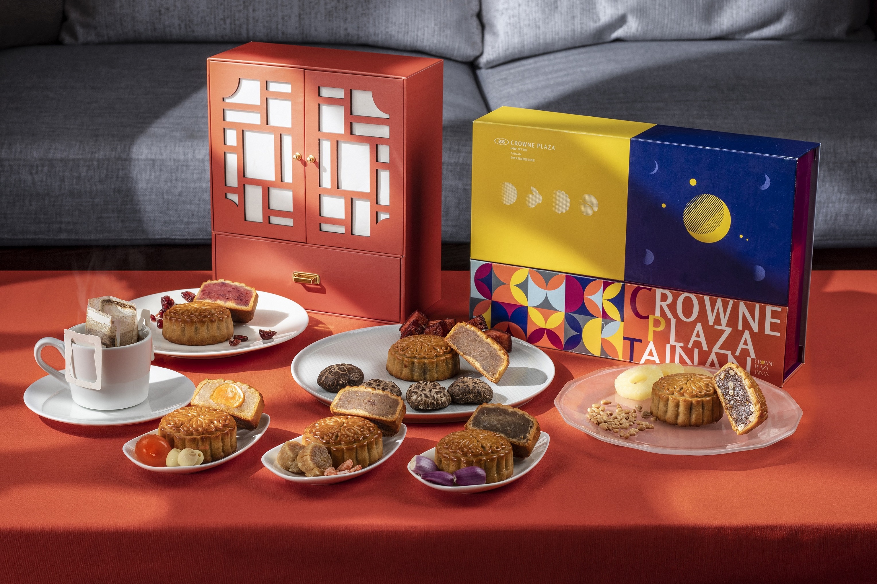 台南大員皇冠假日酒店 2021中秋禮盒最高7折起  「靚彩好月」月餅配咖啡 中秋表心意
