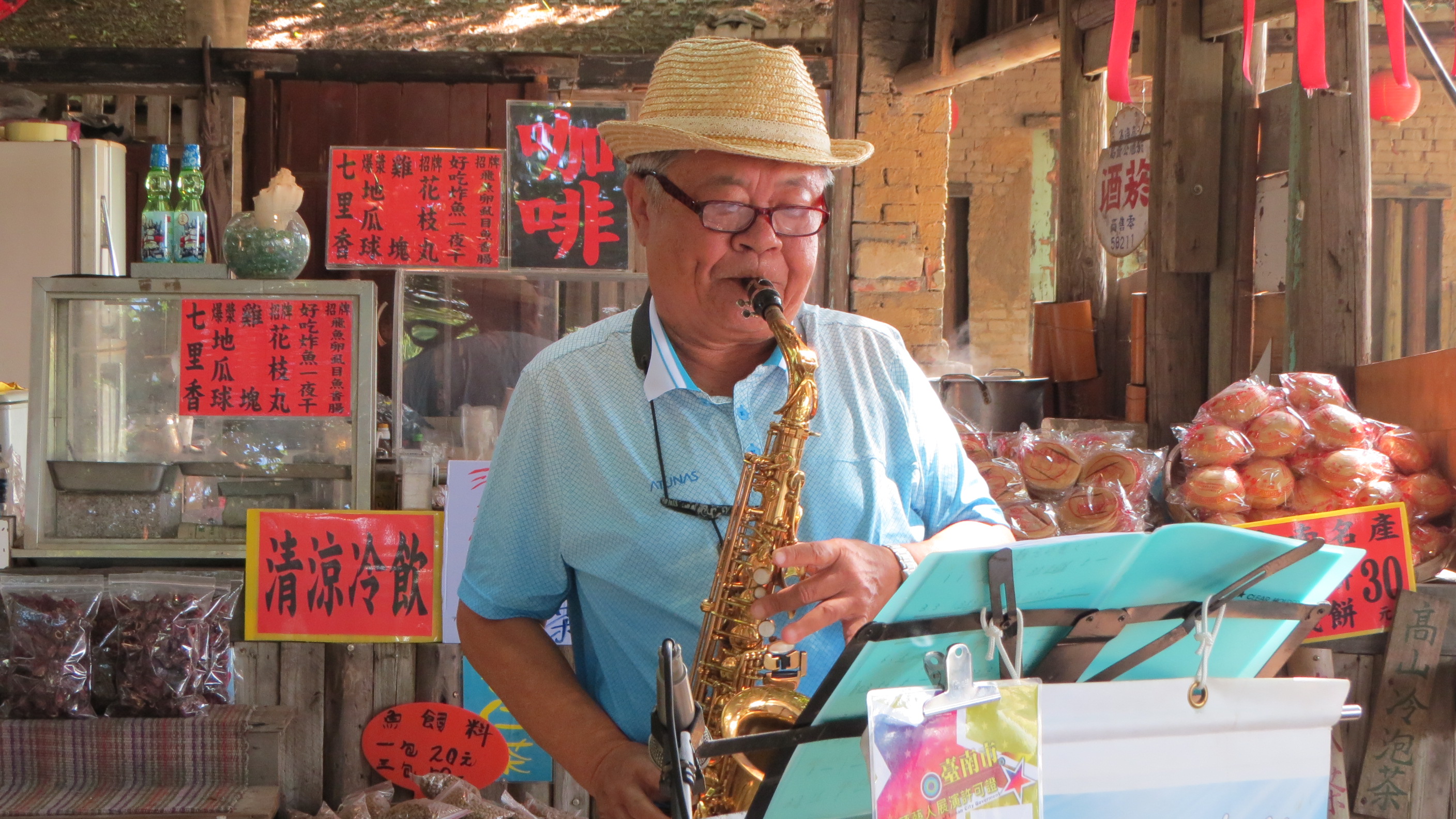 新冠肺炎期間！洪仕賢以薩克斯風每日一曲古早味台灣歌完成400首讓民眾療癒