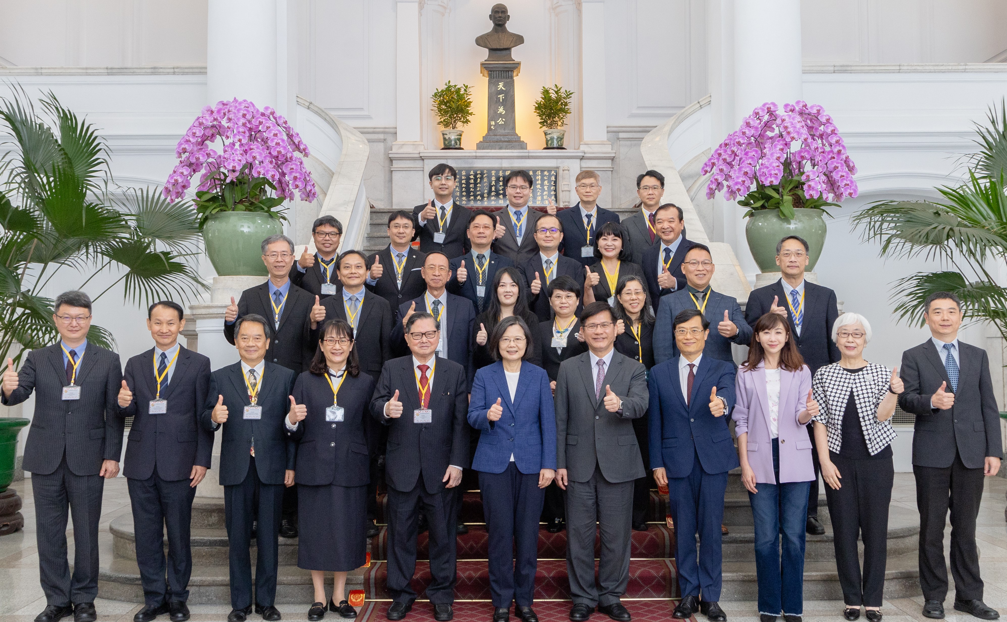 發明成效卓著 崑山科大鐘俊顏副校長、劉鑑德老師獲蔡英文總統接見