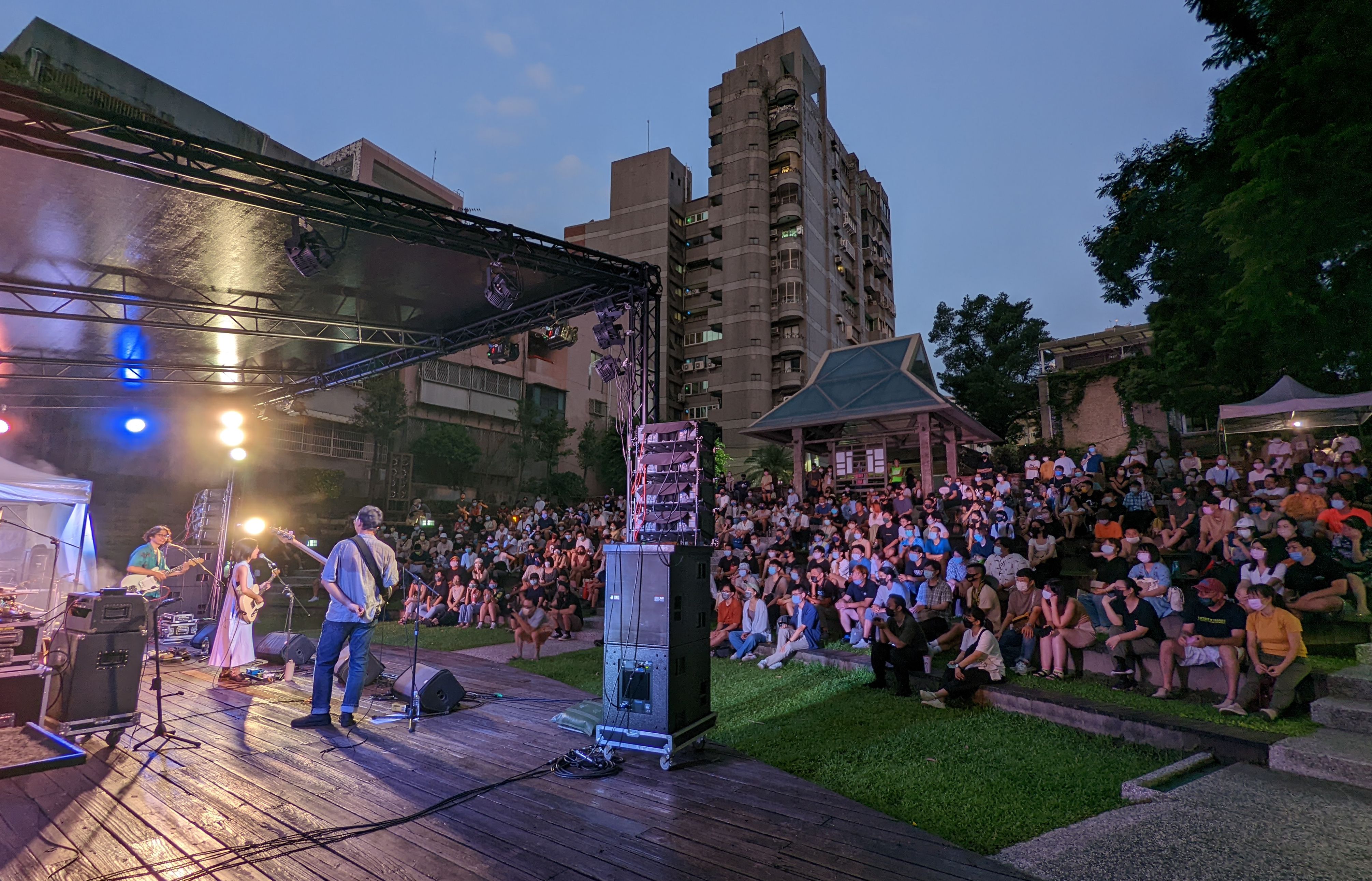 《臺語有夠奅》盛況空前！臺味輕音樂團與市集交織的完美饗宴