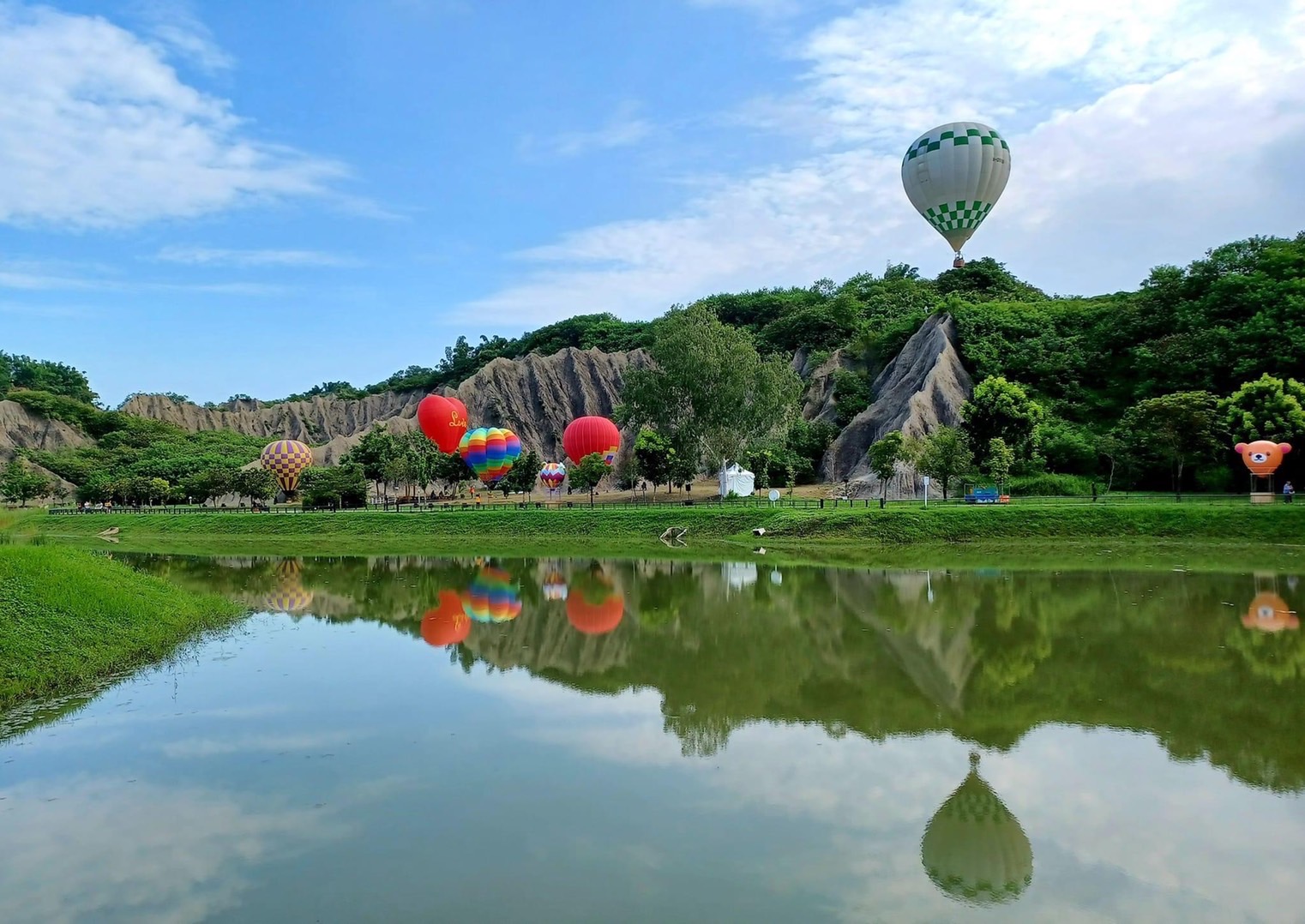 花季渡假飯店推高雄月世界拍照打卡、參加月熱氣球享優惠  