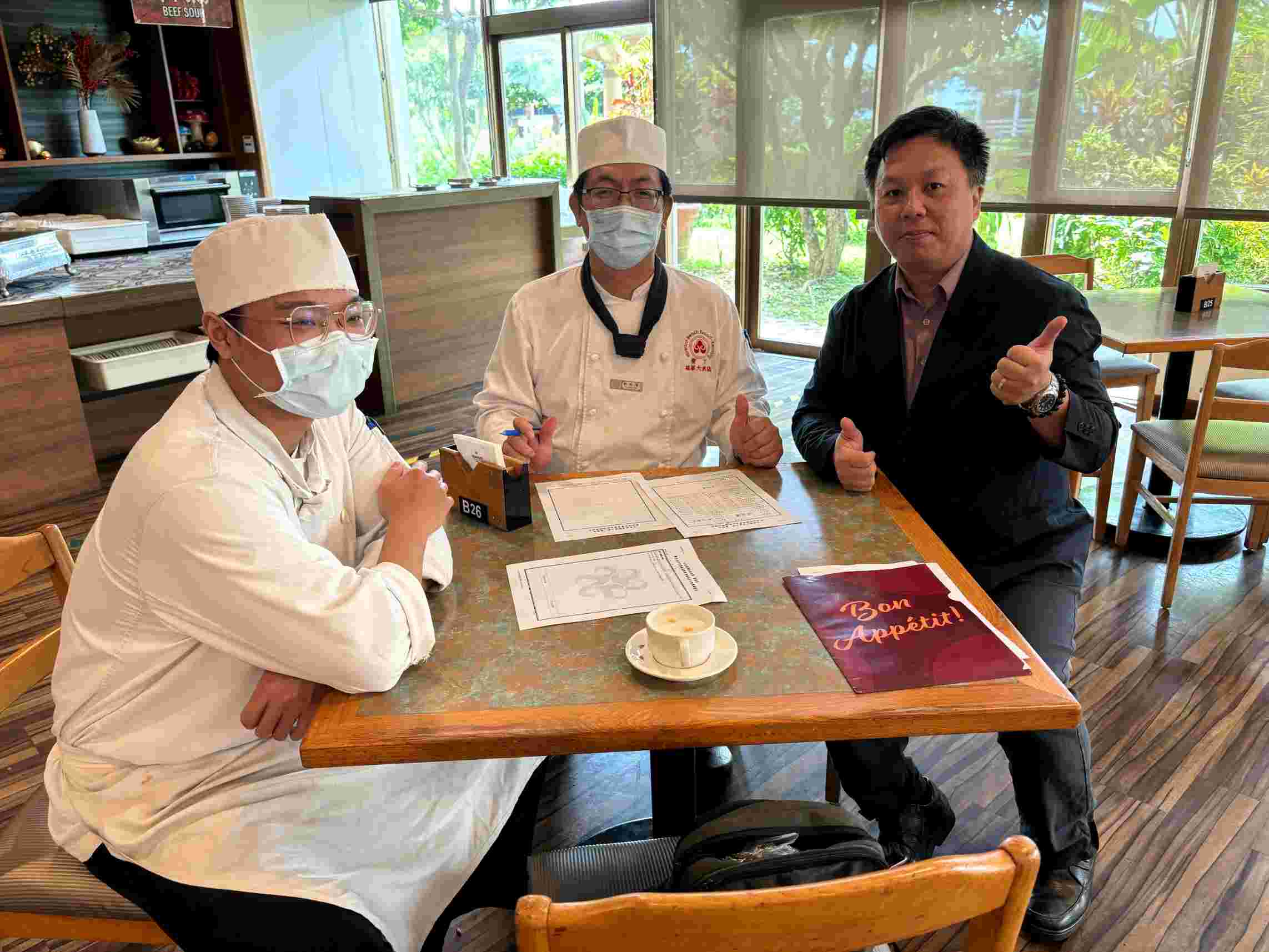 台南應用科技大學餐飲系學生 林韋豪榮獲「墾丁福華渡假飯店 模範實習生」肯定