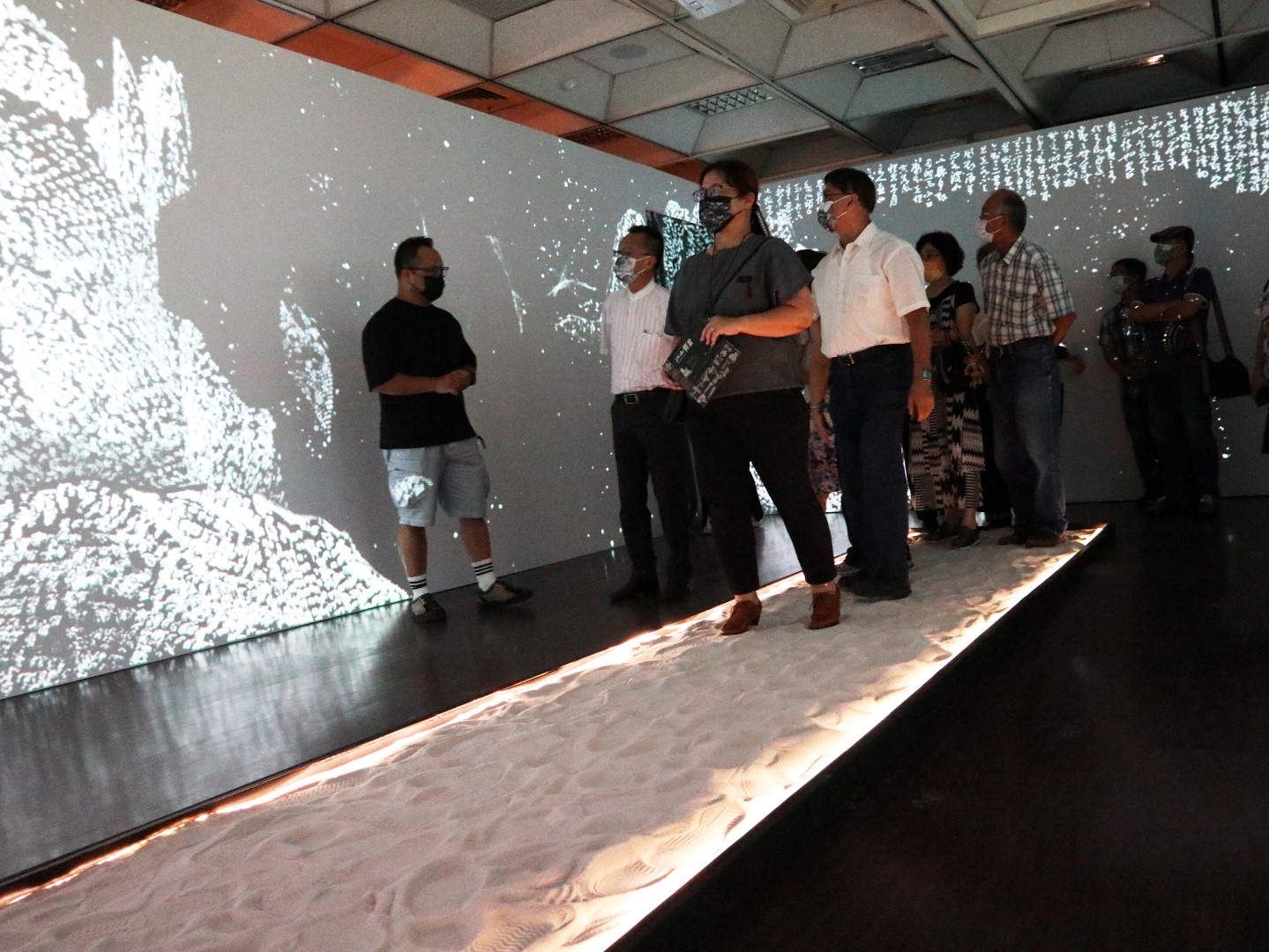 當AI遇見傳統水墨！ 焦筆水墨巨作張光賓〈江山無盡〉多媒體互動展臺南生活美學館巡迴展出