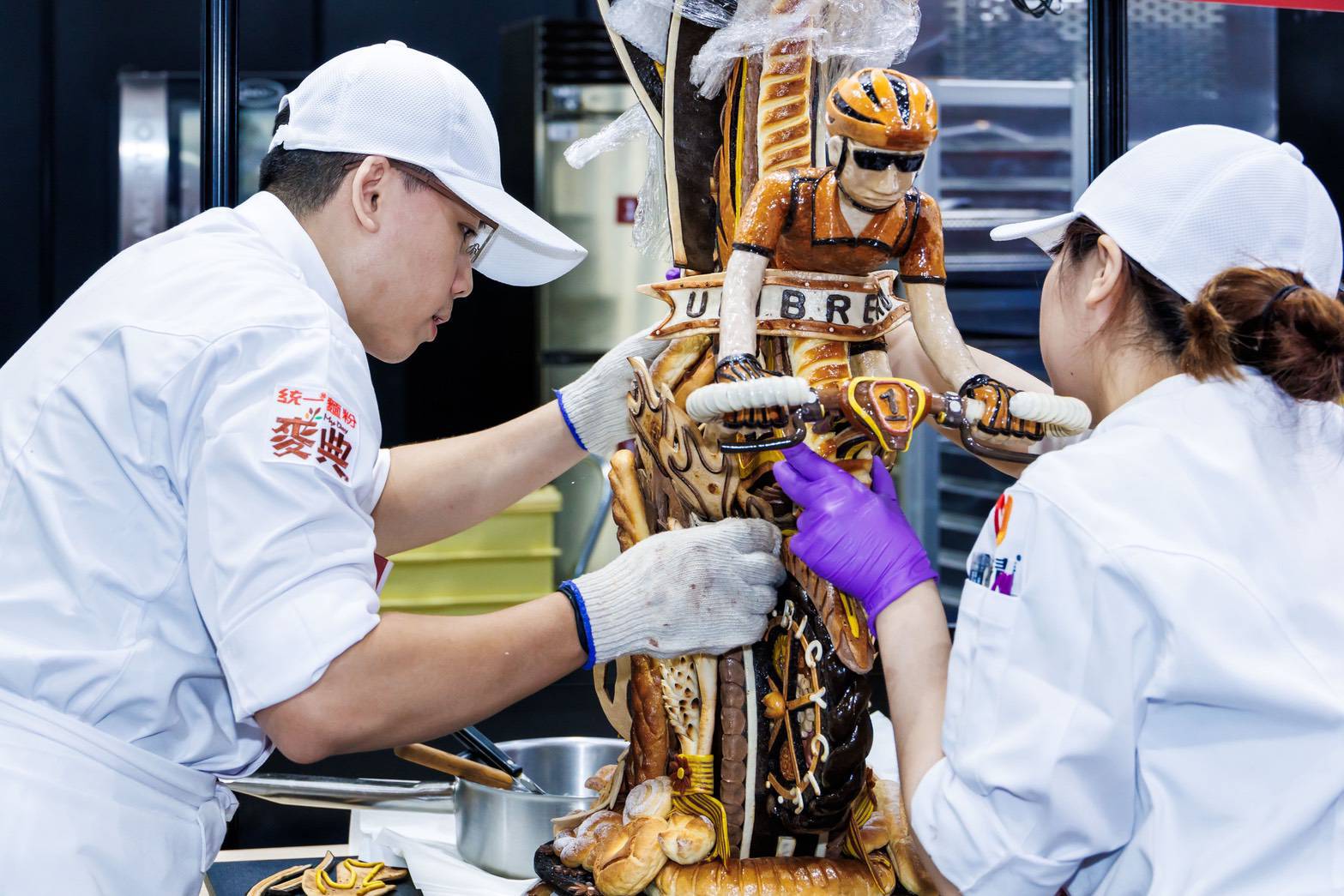 烘焙國家隊選拔前哨戰啟動 2026 UniBread 烘焙王大賽報名開跑！ 重金 50 萬尋找世界冠軍接班人 角逐 2027世界麵包大賽唯一門票