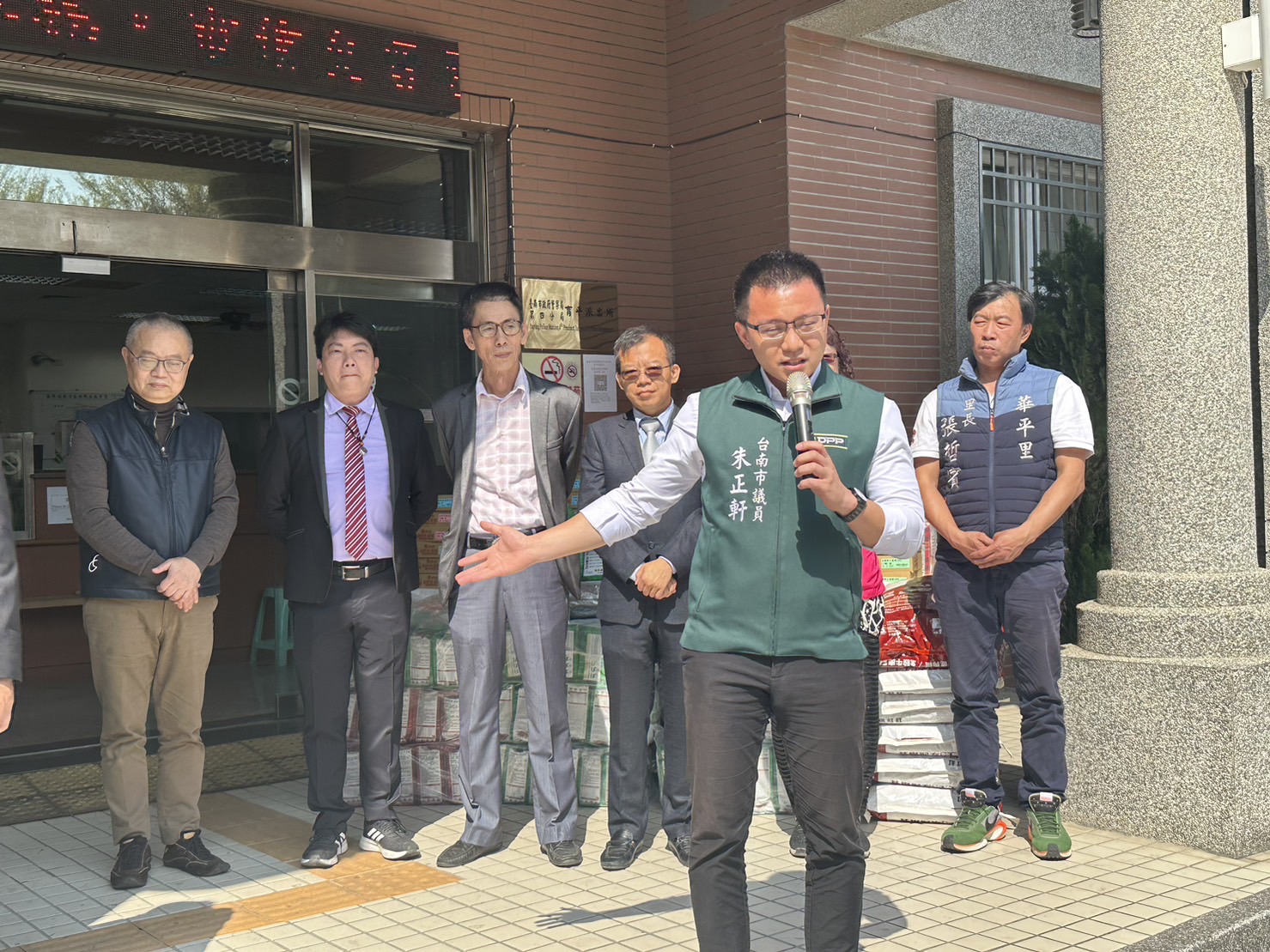 朱正軒、呂維胤、李秀珀攜手幫警務犬加菜