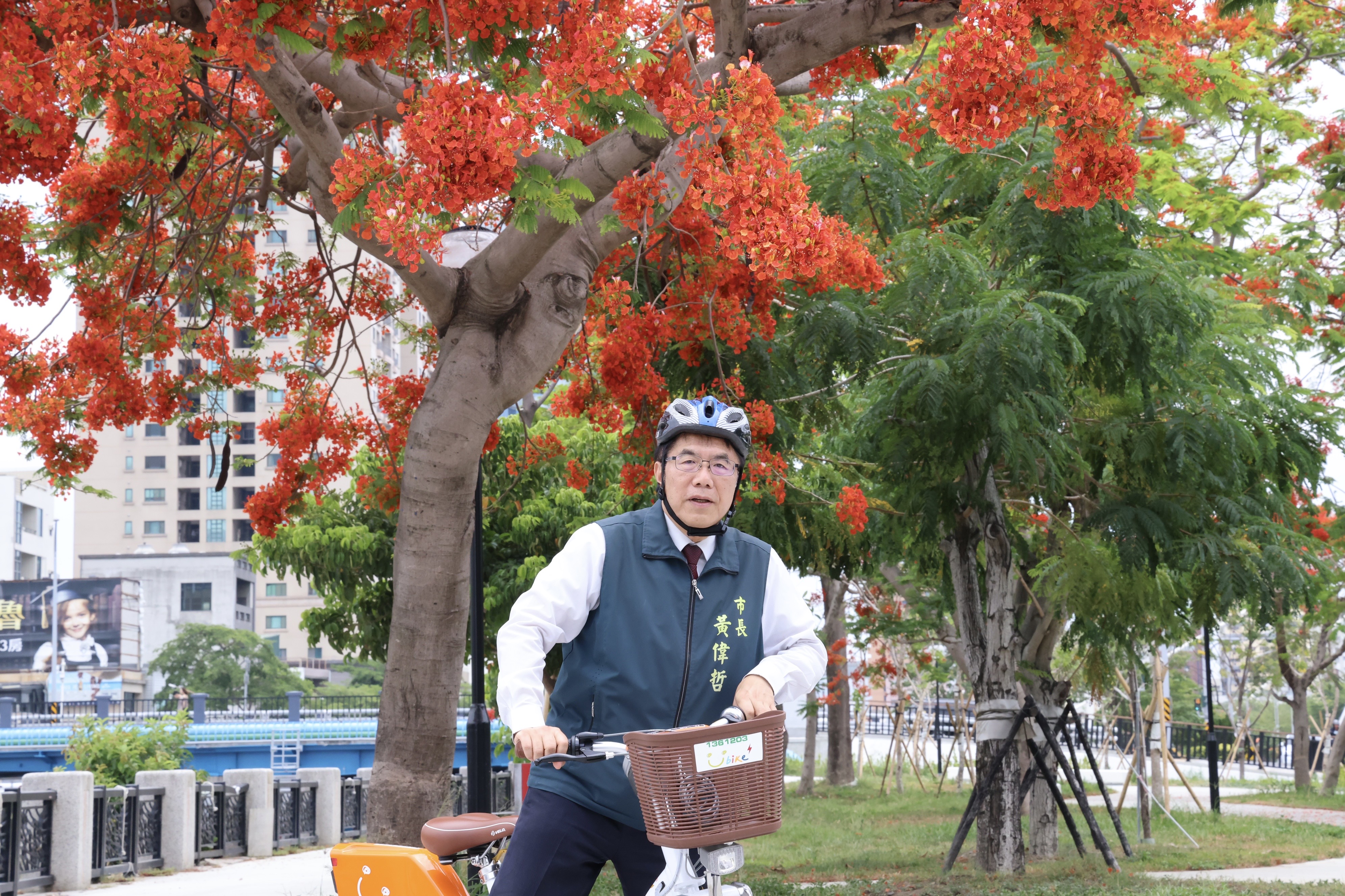 黃偉哲邀民眾共賞鳳凰花 與您一起享受低碳快樂單車之旅