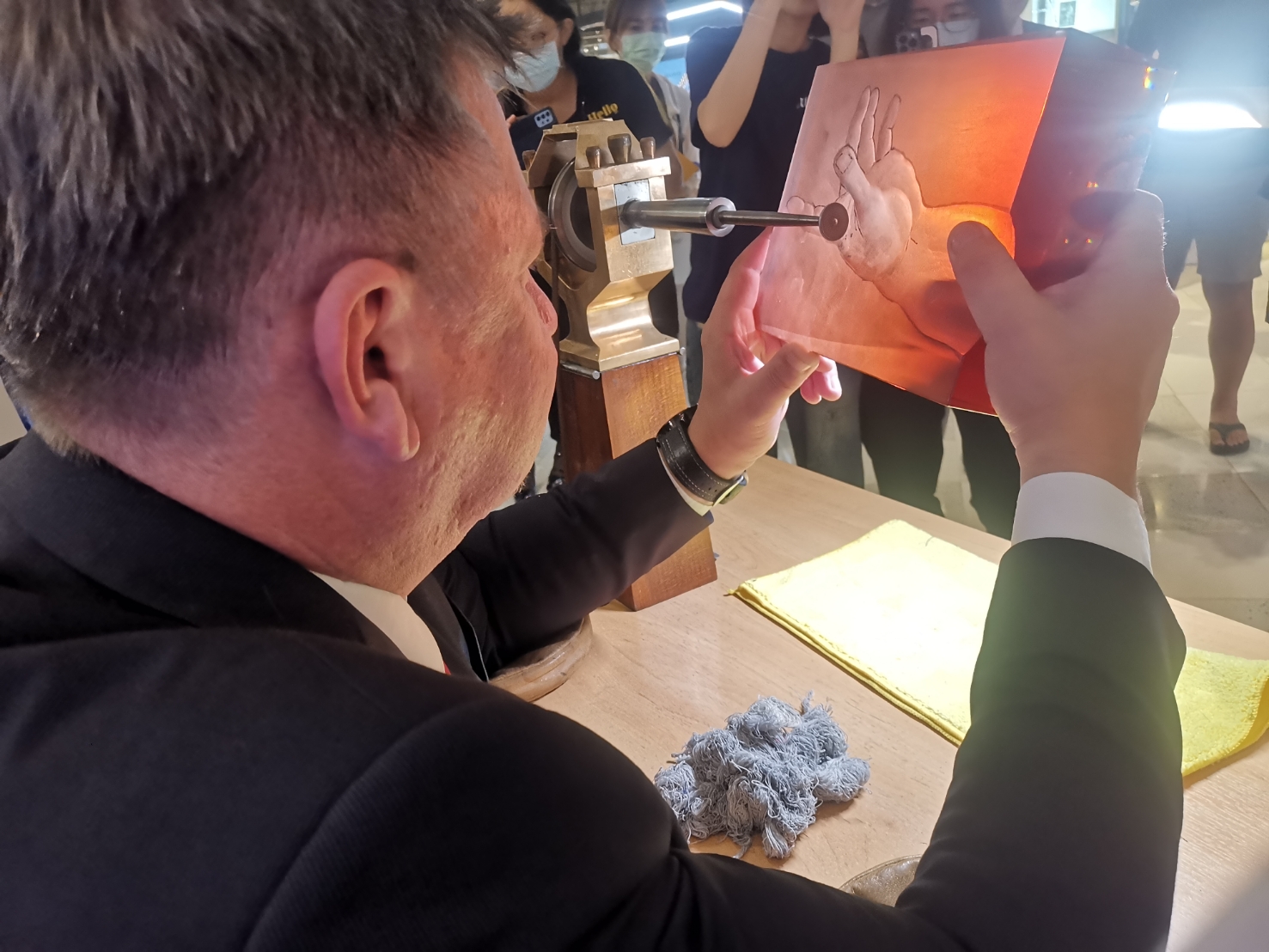 新光三越台南新天地10月14-16日推出2023捷克摩瑟水晶《摩瑟水晶 浩瀚無垠》特展