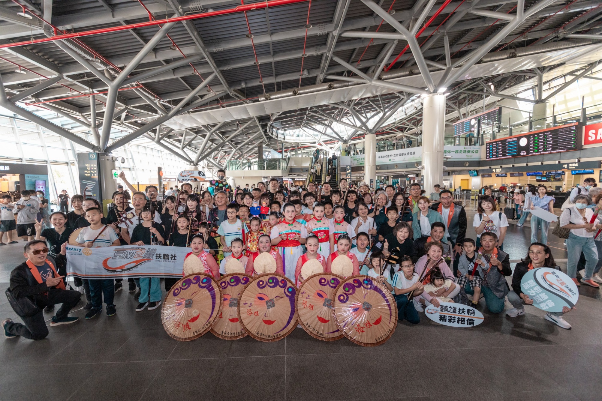 台南之鐵扶輪社獻藝  高鐵台南站歡慶母親節