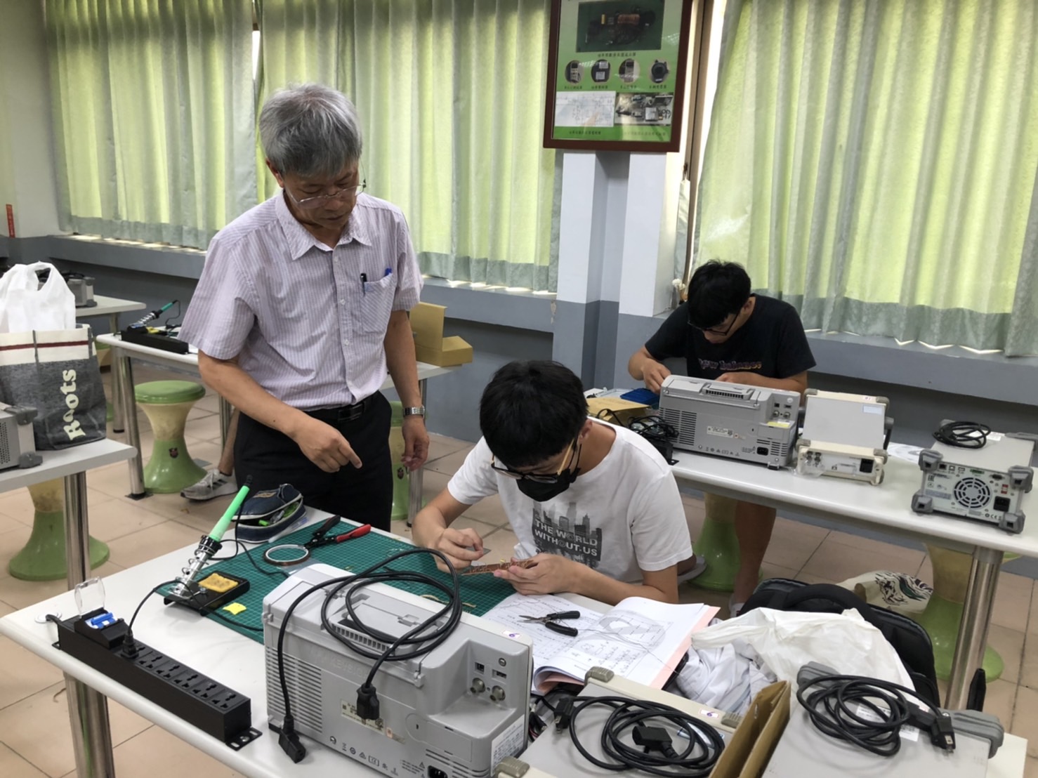 崑山科大電機系培訓學生考照 「工業電子丙級技術士」通過逾9成